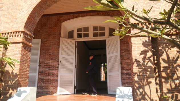 領事官邸の入口